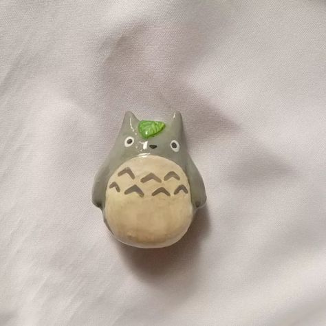 Totoro Clay Charm, Clay Desk Friends, Studio Ghibli Clay Charms, Clay Totoro, Totoro Clay, Desk Friend, Clay Characters, Air Clay, Clay Inspo