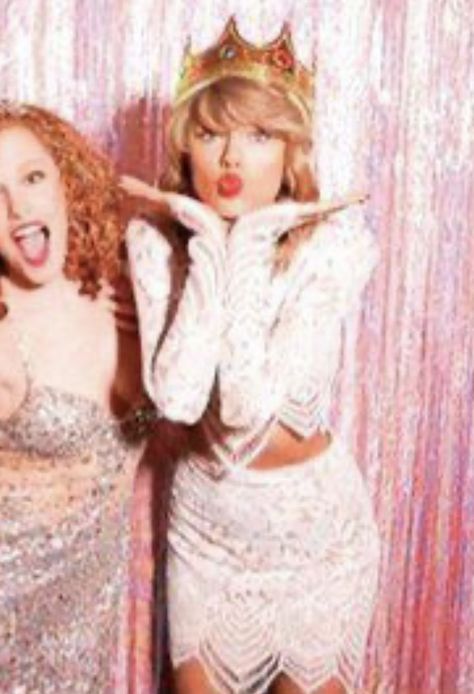 Abigail Anderson’s 25th Birthday Party took place on April 4, 2015 in Nashville, TN Taylor Swift Abigail, Abigail Anderson, 25th Birthday Party, 25th Birthday Parties, April 4, 25th Birthday, For Love & Lemons, Friendship Goals, Hem Style