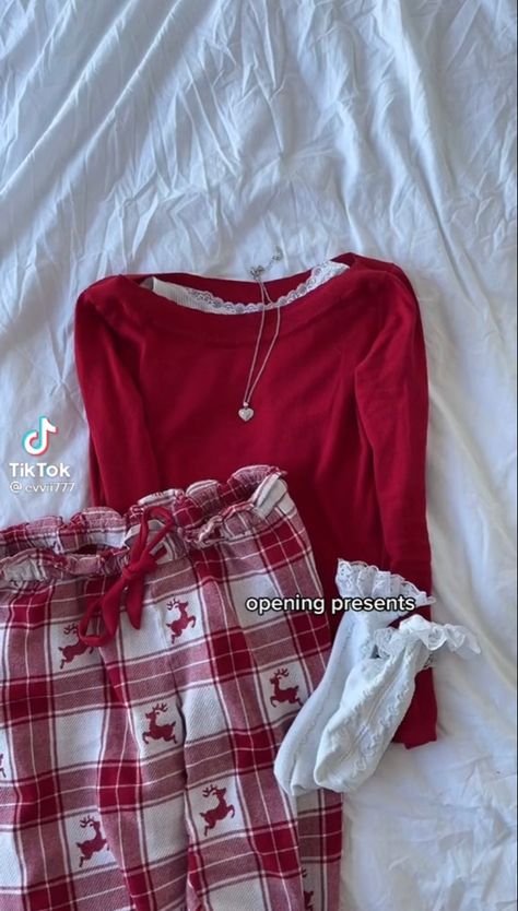 Outfits Early Fall, Christmas Pj Pants, Pajamas Aesthetic, Outfits Comfy, Pajama Fashion, Cute Sleepwear, Cute Pajama Sets, Pajama Outfits, Early Fall