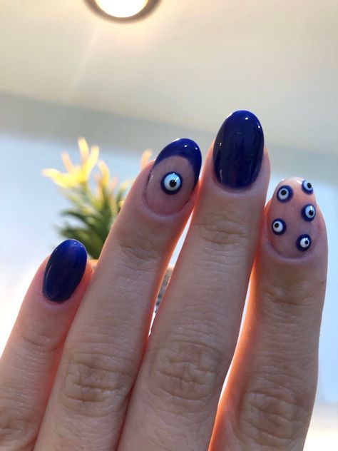 nails design evil eye turkey eye Small Evil Eye Nails, Evil Eye Nails Design Short, Blue Nail Designs Easy, Turkey Inspired Nails, Nail Evil Eye Design, Evil Eye Turkey, Chrome Evil Eye Nails, Turkey Eye Nails, Greek Evil Eye Nails