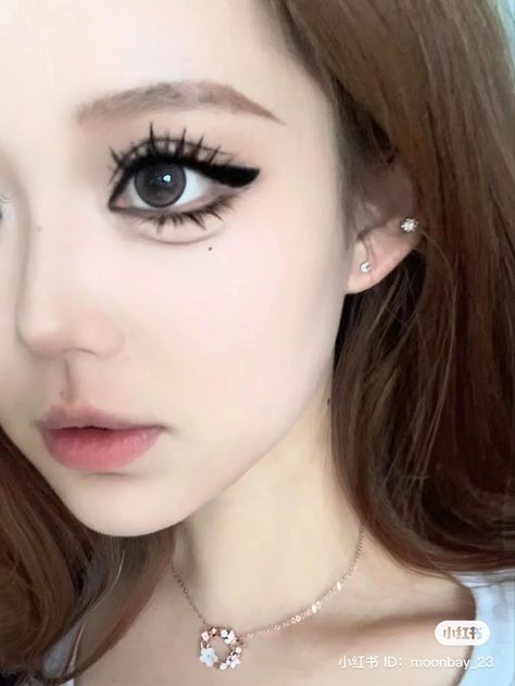 Emo Doll Eye Makeup, Big Eyes Makeup Doll Eyeliner, Cute Doll Makeup Aesthetic, Japanese Doll Eye Makeup, Black Gyaru Eye Makeup, Droopy Eye Makeup, Kawaii Eyes, Dolly Makeup, Japanese Eyes