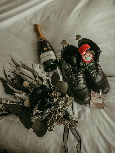 A Wild Rock ‘n’ Roll Wedding with DIY Decor and All-Black Outfits · Rock n Roll Bride Vintage Rock And Roll Wedding, Wedding Rock N Roll, Salem Elopement, Heavy Metal Wedding, Rock And Roll Bride, Rock N Roll Bride Magazine, Rock And Roll Wedding, Punk Rock Wedding, Edgy Bride