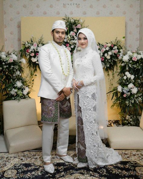 Sundanese Wedding Hijab, Kebaya Akad Nikah Muslim Jawa, Wedding Dress Hijab Adat Jawa, Baju Akad Nikah Muslim Simple, Javanese Wedding Hijab, Simple Wedding Dress Hijab, Style Dress Korea, Wedding Dress Korean Style, Wedding Dress Korean