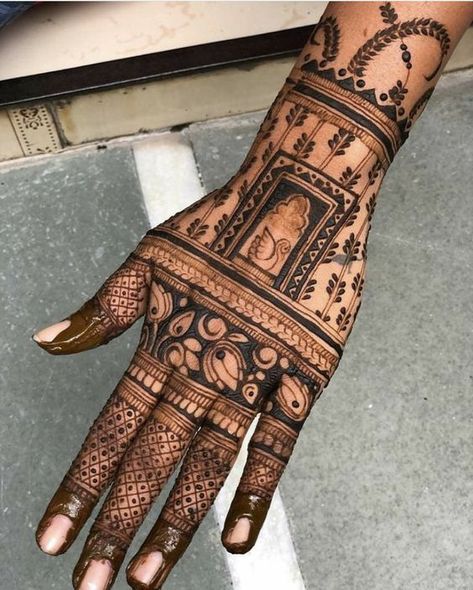 31 Mehndi Designs For Diwali That Are Trending This Season Latest Mehndi Designs Wedding, Indian Mehndi Designs, Rose Mehndi Designs, Mehndi Design Pictures, Modern Mehndi Designs, Full Mehndi Designs, Latest Bridal Mehndi Designs, Mehndi Designs Front Hand, Wedding Mehndi Designs