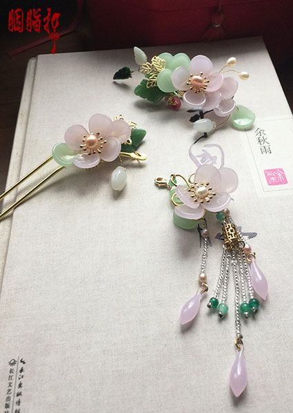 Rabbit Brooch, Asian Accessories, Cheap Hair Accessories, Jade Rabbit, Aliexpress Hair, Chinese Accessories, Beaded Hair Pins, Hair Brooch, Chinese Hair Accessories