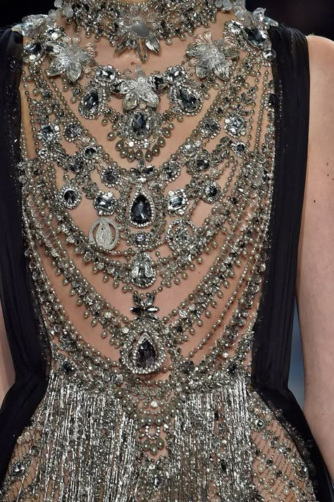 Dress With Jewels, Couture Embroidery, Couture Mode, Marchesa, Fantasy Fashion, Mode Inspiration, Beautiful Gowns, All That Glitters, Fancy Dresses