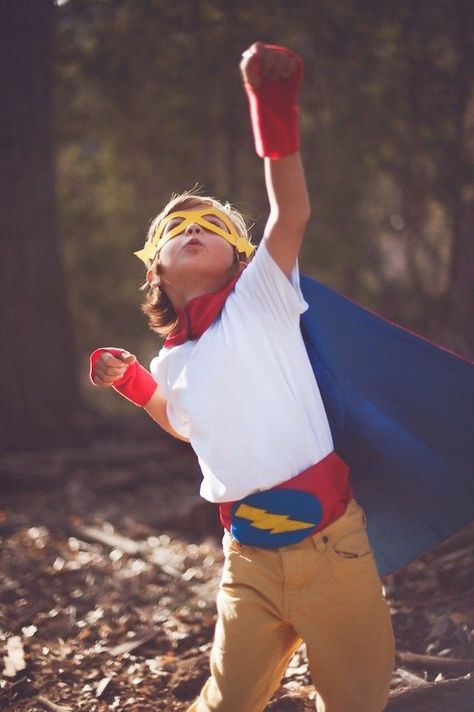 Hero Photoshoot, Disney Princess Photoshoot, Superhero Party Decor, Superhero Photoshoot, Pop Comic Art, Superhero Activities, Super Hero Kids, Superhero Dress Up, Super Hero Capes