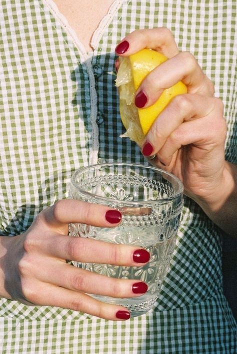 Summer Nail Colors, Photographie Inspo, Summer Nails Colors, Foto Inspiration, Summer Nail, A Drink, Photography Inspo, Aesthetic Photography, Red Nails