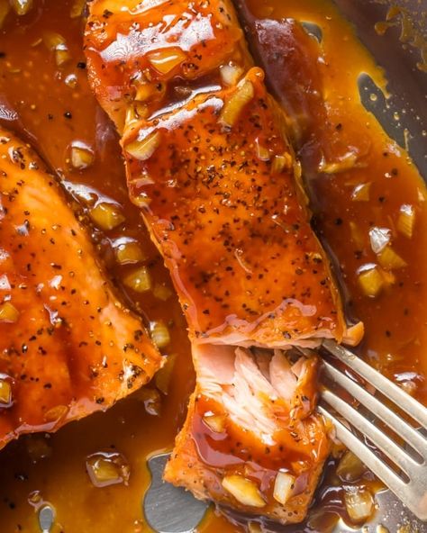 Maple glazed salmon is a delicious, fatty fish in a a sweet maple glaze covering each tender piece in every bite. Maple Syrup Salmon, Air Fryer Recipes Salmon, Maple Glazed Salmon, Salmon Glaze Recipes, Recipes Salmon, Salmon Soy Sauce, Fresh Salmon, Smoked Cooking, Baked Salmon Recipes