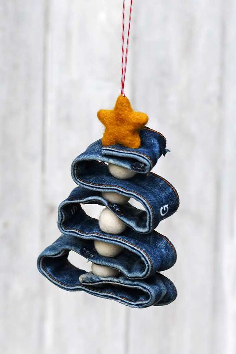 Denim Ornaments, Jean Projects, Denim Christmas, Recycled Christmas Decorations, Artisanats Denim, Denim Quilts, Scout Crafts, Denim Scraps, Denim Crafts Diy