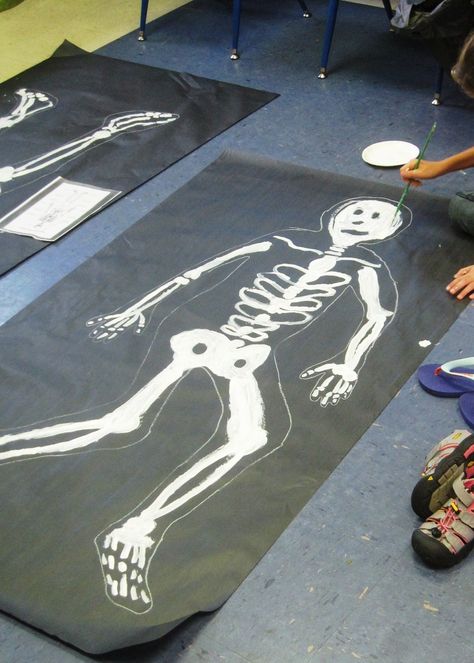 Life sized skeletons! Trace your body on black paper, paint your bones and learn how the body is put together! Life Size Skeleton, April Activities, History Of Science, Body On, Home Activities, Black Paper, Life Size, Put Together, Kids Crafts