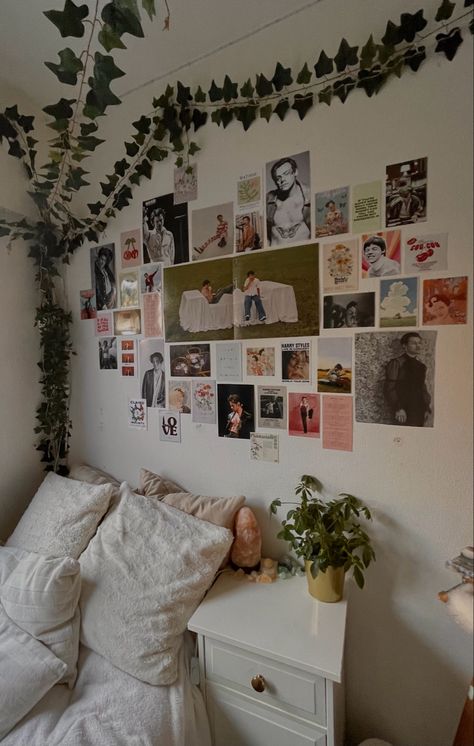 Collage Layout Ideas, Wall Collage Layout, Collage Layout, Photo Collage Wall, Dorm Room Walls, Pinterest Contest, Above Bed, Collage Wall, Pink Walls