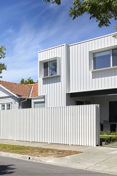 Malvern East facade Metal Window Awnings Exterior, Australia Homes, Studio Exterior, White Homes, Modern Brick House, 1970s House, Arthurs Seat, White Exterior Houses, Exterior Houses