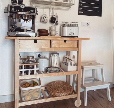 Kitchen Shelving Unit, Apartemen Studio, Kitchen Goals, Flat Decor, Kitchen Organization Diy, Coffee Bar Home, Small Kitchen Decor, Casa Vintage, Coffee Corner