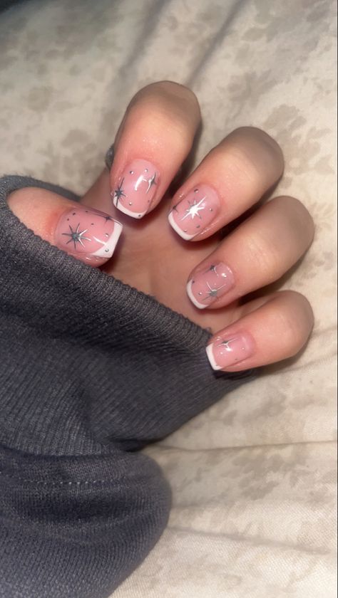 Squared Acrylics Short Designs, Silver Stars On Nails, French Tip With Silver Design, January French Tip Nails, White And Silver Short Nails, French Tip Christmas Nail Ideas Short, Short French Christmas Nails, French Tip Nails With Star Design, French Manicure With Stars