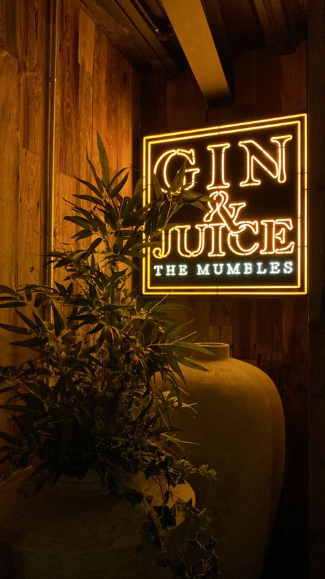 Nightclub Instagram Feed, Gin And Juice, Social Media Ideas, Pub Bar, Instagram Ideas, Neon Lights, Digital Diary, City Lights, Neon Lighting