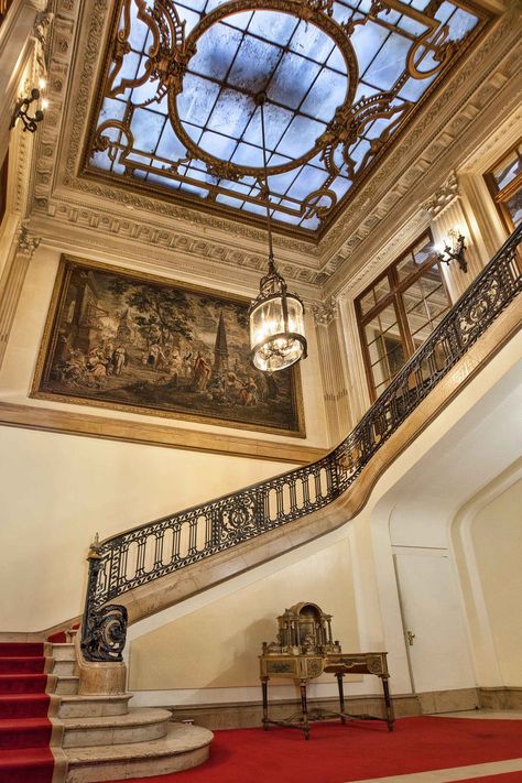 Luxury Staircase, Marble Staircase, Old Mansions, Lan Can, Mansions For Sale, Grand Central, Gilded Age, Grand Staircase, Beautiful Architecture