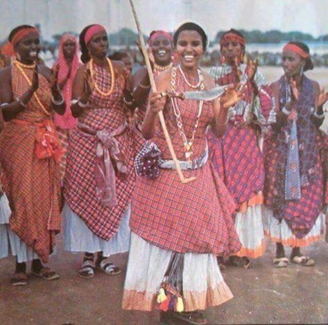 Somali House, Somalia Clothes, Somali Vintage, Somalian Women, Vintage Somalia, Somali Culture, African American Artwork, African Royalty, Folk Dance