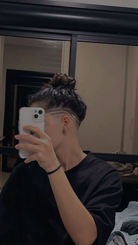 Stud Undercut Long Hair, Under Hair Shaved, Undercut Long Hair Design, Undercut Haircut Women, Small Undercut, Female Undercut Long Hair, Lesbian Haircut, Hair Cut Guide, Undercut Hairstyles Women