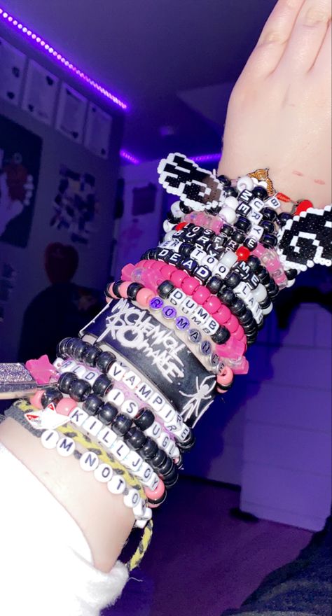 Goth Kandi Bracelets, Emo Kandi Ideas, Scene Kid Bracelets, Goth Kandi, Scene Bracelets, Emo Couple, Kandi Inspiration, Giratina Pokemon, Scene Kandi