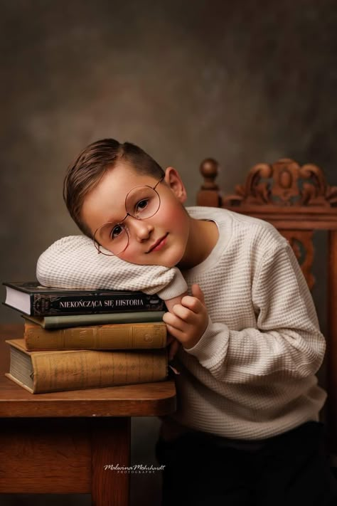 School Portraits Ideas, Preschool Photoshoot, Preschool Portraits, Art Studio Photography, Photography Studio Decor, School Pic, Boy Photo Shoot, Fine Art Portrait Photography, Toddler Photos