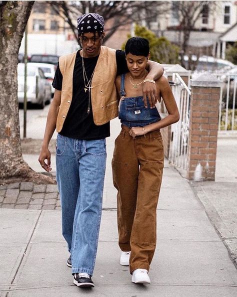 Culturfitsfemale on Instagram: “Oldschool vibes| more @cultur.arte” Couple Fits, Grunge Look, Estilo Hip Hop, 90s Grunge, Streetwear Men Outfits, Fashion Couple, Couple Outfits, Couple Halloween Costumes, Soft Grunge