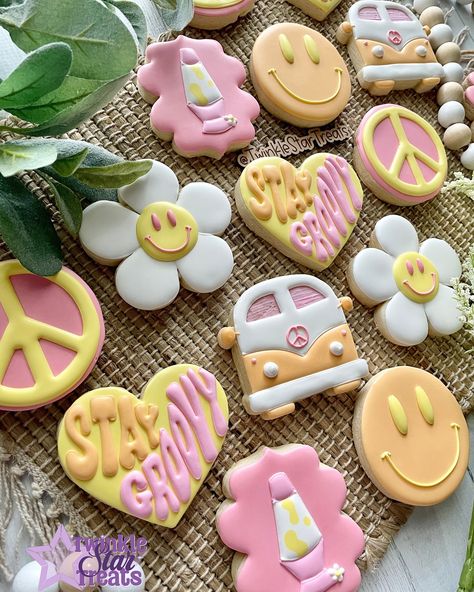 Stay Groovy! ✌🏻 . I just love this theme and the color scheme! I hope I get to make these again. . . . #groovycookies #birthdaycookies #staygroovy #peacecookies #twinklestartreats #cookiesforoccasion #cookiedecorating #decoratedcookies #royalicing #royalicingcookies #edibleart #cookieart #cookiedecorator #cookier #decoratedsugarcookies #instacookies #sugarcookies #sugarcookiesofinstagram #cookies #houstontx #houstoncookies #cypresstx #cypresscookies #customcookies #cookieartist #sugarcookie... Groovy Theme Cookies, Fourever Groovy Cookies, Groovy Parade Float Ideas, Groovy Decorated Cookies, Groovy Appetizers, Peace Out Single Digits Cookies, Peace Sign Cookies, Retro Cookies Decorated, Groovy Baby Shower Cookies