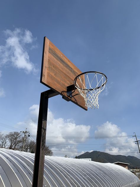 Basketball Yard Art, Homemade Basketball Hoop, Diy Basketball Hoop Outdoor, Diy Basketball Hoop, Backyard Treehouse, Diy Basketball, Basketball Ring, Basketball Goal, Basketball Backboard