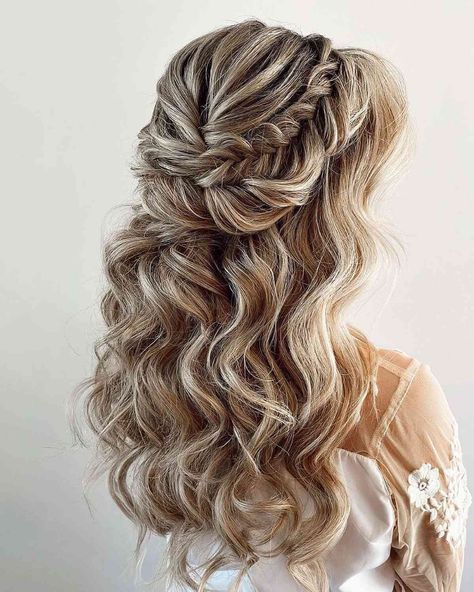 Top 21 Boho Hairstyles Trending in 2022 to Get That Bohemian Spirit Out Fall Wedding Hair Pieces, Romantic Braid, Unique Wedding Hairstyles, Fall Wedding Hairstyles, Different Braids, Wedding Hairstyles Bride, Romantic Hairstyles, Types Of Braids, Bohemian Hairstyles