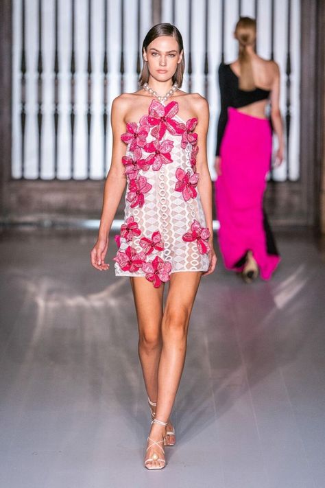 Spring Summer 2023 Fashion, Ropa Upcycling, Floral Applique Dress, Iconic Dresses, Spring Summer 2023, Floral Fashion, 2023 Fashion, Spring 2023, Embellished Dress