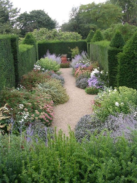 Hampstead London, Cottage Garden Design, Gravel Garden, House And Garden, Walled Garden, The Secret Garden, Garden Pathway, Garden Landscape Design, Garden Borders