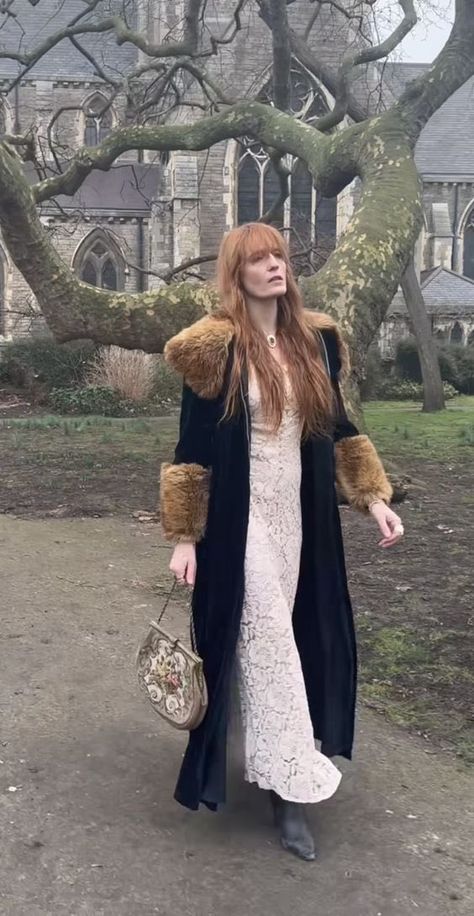 Florence Welsh, Florence Welch Style, Medieval Revival, Boho Chic Aesthetic, Bohemian Witch, Strega Fashion, Florence And The Machine, Florence Welch, Chic Aesthetic