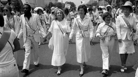 women's strike for equality 1970 commemorating 50th anniversary of woman suffrage! Marchers dressed in white as suffragists often did Betty Friedan, Equal Rights Amendment, Social Equality, Womens Movement, Womens Equality, Feminist Movement, Feminine Mystique, Gloria Steinem, Women's Rights