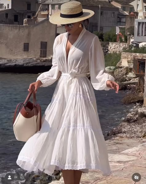 Summer Dress Old Money, Venice Outfit Ideas, Dresses Old Money, Safari Outfit Women, White Linen Outfit, Italian Women Style, Sundress Outfit, Elegant Summer Dresses, Vacay Outfits