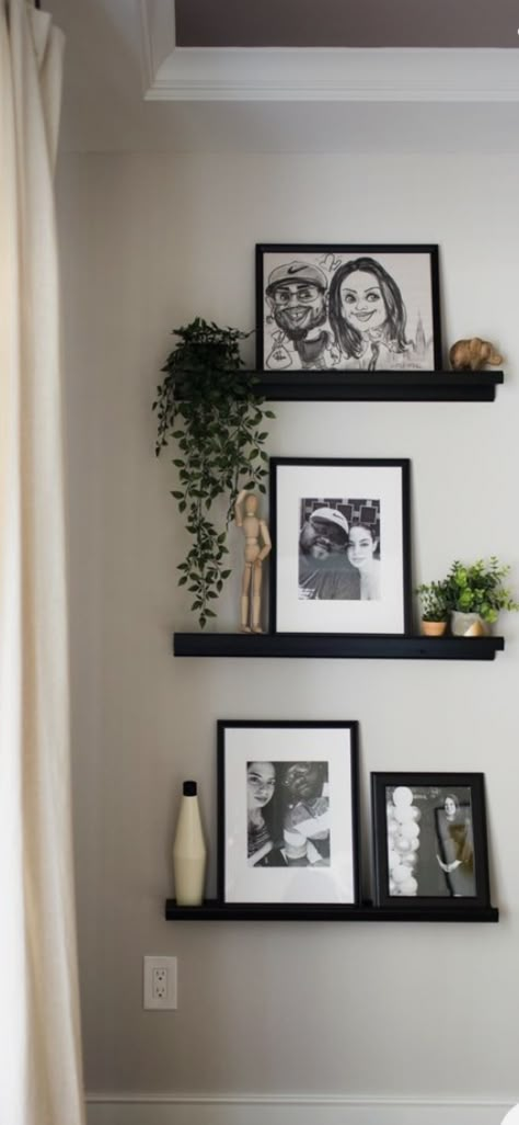 Shelf And Picture Arrangement, Photo Ledge Ideas, Wall Tv Ideas Living Rooms, Picture Ledge Layout, Photo Ledge Wall, Black Frame Gallery Wall, Creative House Ideas, Trappers Cabin, Cute Couple Ideas