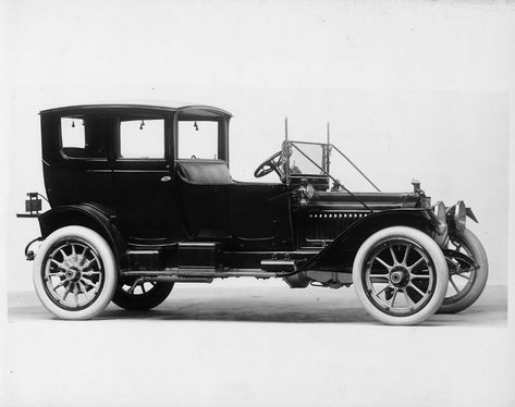 1920s Car, Car Side View, Packard Cars, Highway Star, South Bend Indiana, Cars Usa, Old Vehicles, Car Company, Car Side