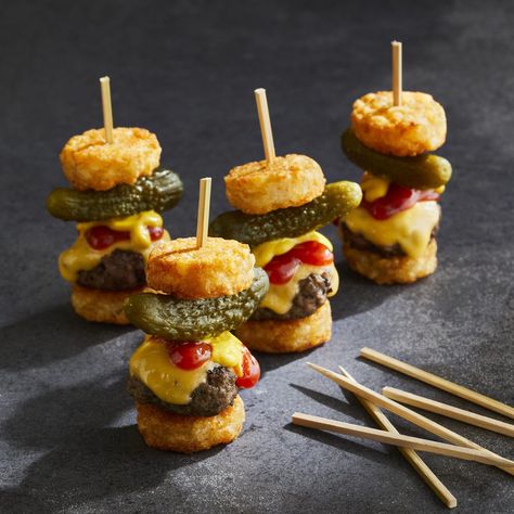 Tot Sliders Tot Sliders, Super Bowl Potluck, Tater Tot Recipes, Tailgate Snacks, Mini Sliders, Cheesecake In A Jar, Tator Tots, Bite Size Food, Bacon On The Grill