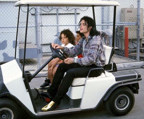 Michael Jackson Shoes, Michael Jackson Images, Michael Jackson Thriller, Michael Jackson Pics, King Of Pop, King Of Music, Jackson 5, Jackson Family, Janet Jackson