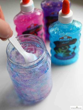 Galaxy Jars are an easy DIY craft tutorial and party decor idea for kids by Living Locurto. Galaxy In A Jar Diy, Galaxy Birthday Activities, Girls Galaxy Birthday Party, Galaxy Centerpiece Ideas, Galaxy Birthday Party Decorations, Galaxy Birthday Party Ideas, Diy Galaxie, Galaxy Jars, Galaxy In A Jar