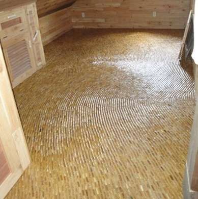 Cork Floor, Floor Makeover, Alternative Flooring, Mother Earth Living, Cheap Flooring, Plywood Flooring, Wood Walls, Garden Floor, Wine Cork Crafts