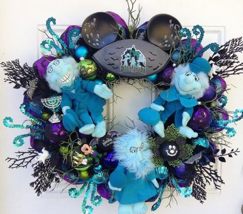 Ghosts of the Haunted Mansion Haunted Mansion Wreath, Diy Haunted Mansion, Hitch Hiking Ghosts, Haunted Mansion Ride, Disney Halloween Decorations, Disney Wreath, Disney Worlds, Holding Candle, Hitchhiking Ghosts