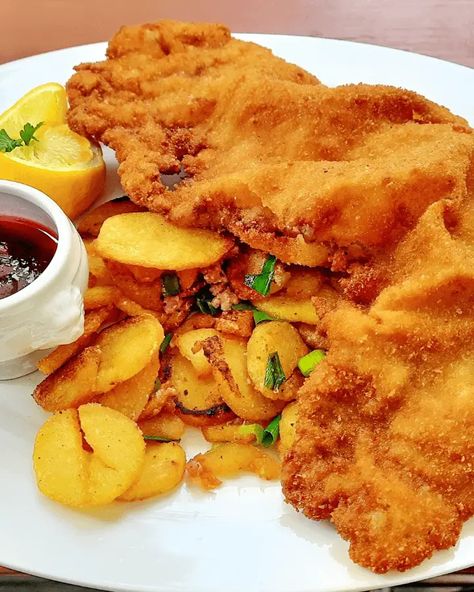 Crispy Air Fryer Chicken Schnitzel - TopAirFryerRecipes Schnitzel Air Fryer, Prague Food, Adelboden, Chicken Schnitzel, Sauteed Vegetables, Air Fryer Chicken, Food Places, Baked Chicken Recipes, German Food