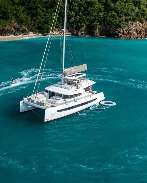 <> charter catamaran ‘la vie est belle’ in the British Virgin Islands 🇻🇬 #chartercatamaran #charteryacht #bali54 #bvichartercatamaran #bvicharter Catamaran Aesthetic, Catamaran Living, British Virgin Islands, Set Sail, Virgin Islands, Catamaran, Future Life, Boats, Sailing