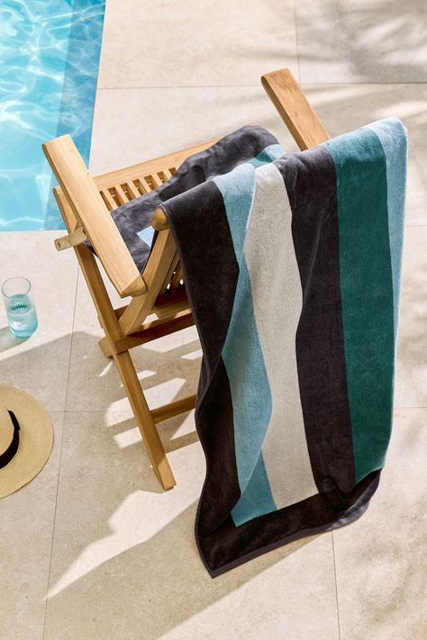 Made for summer, this beach towel features a fun stripe design, made from 100% Cotton. 100% Cotton.