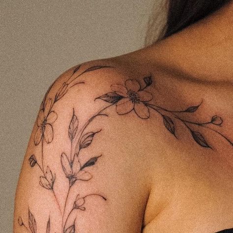 Vine Tattoos For Women Shoulder, Vine Shoulder Tattoo, Asap Tattoo, Flower Shoulder Tattoo, Tattoo 2023, Tattoos To Cover Scars, Wrap Tattoo, Free Hand Tattoo, Small Forearm Tattoos