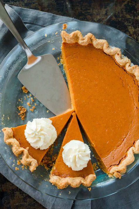 This Classic Pumpkin Pie Recipe is the ultimate Thanksgiving dessert. Learn how to make pumpkin pie with a crisp crust and the best filling. Classic Pumpkin Pie Recipe, Best Pumpkin Pie Recipe, Pumpkin Pie Recipe Easy, Perfect Pumpkin Pie, Best Pumpkin Pie, Easy Pumpkin Pie, Pumpkin Pie Recipe, Homemade Pumpkin Pie, Pumpkin Pie Filling