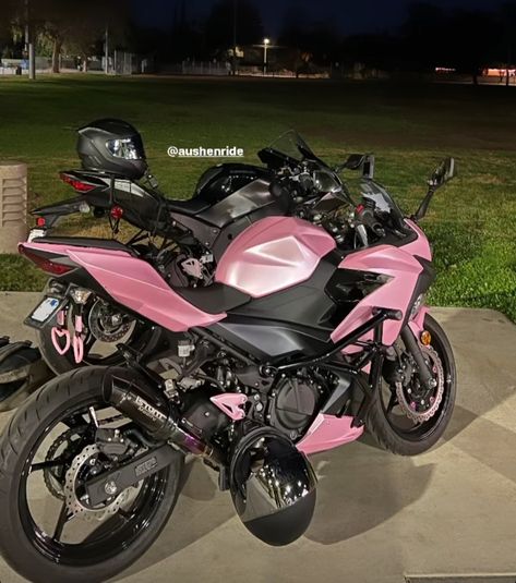 Black And Pink Bike, Pink Motorbike, Sport Bike Helmets, Pretty Bikes, Pink Motorcycle, Best Motorbike, Motocross Love, Image Moto, Motorcross Bike