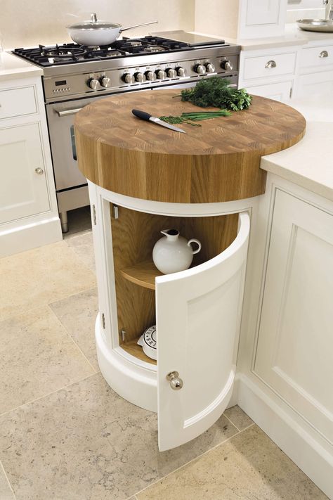 Statement Island, Top Kitchen Designs, Organiser Cucina, Top Kitchen Trends, Desain Pantry, Kabinet Dapur, Painted Kitchen, Kitchen Concepts, Chopping Block