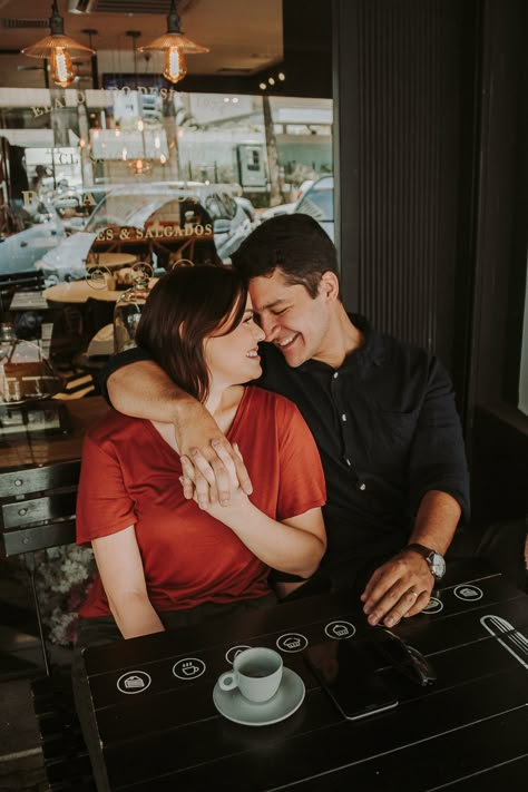 Cafe Couple Photoshoot Ideas, Cafe Couple Poses, Couple In Cafe Aesthetic, Couple Poses In Cafe, Preshoot Poses, Restaurant Couple Photos, Cafe Shoot, Cafe Poses, Couple Snaps