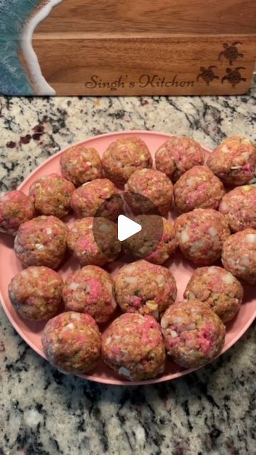 DailyFood on Instagram: "Lets make some homemade meatballs! #HowToMakeMeatballs #HomemadeMeatballs #MeatballRecipe #ItalianMeatballs #SpaghettiAndMeatballs #EasyMeatballs #HomemadeItalian #FromScratch #BakedMeatballs #Marinara #BestMeatballs" Meat Ball And Rice Recipes, Meatball Recipes Videos, Meatball Meals Dinners, Oven Baked Meatballs Recipe, Home Made Meatball Recipes, Southern Meatballs, How To Make Meatballs For Spaghetti, How To Make Spaghetti Meatballs, Homemade Meatballs With Bread